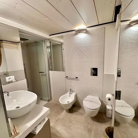 ゲストハウス Alcova Cellini 3*